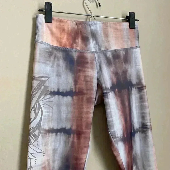 Onzie Flow Tribal Compass Tie Dye Yoga Capris - Picture 2 of 7